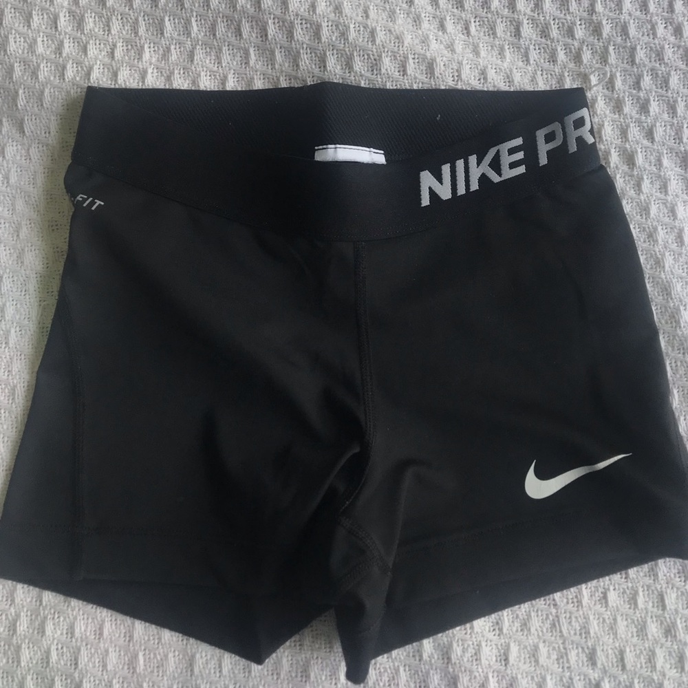 Black Nike Pro XS